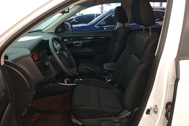 Used Mitsubishi Outlander 2021 Revised Version 2.0L Two-Wheel Drive Comfort Edition 5 Seats Left Front Seat
