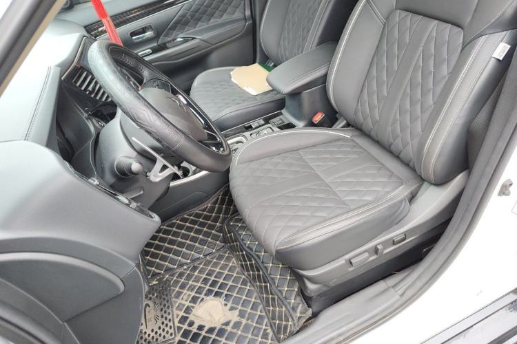 Used Mitsubishi Outlander 2021 2.4L 4x4 DynaDrive Edition 5 Seats Left Front Seat