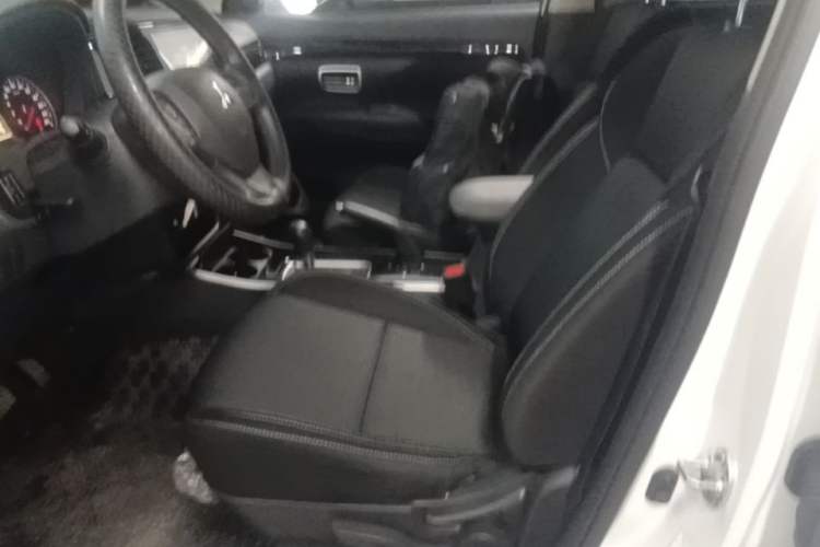 Used Mitsubishi Outlander 2021 2.0L Two-Wheel Drive Comfort Edition 5 Seats Left Front Seat