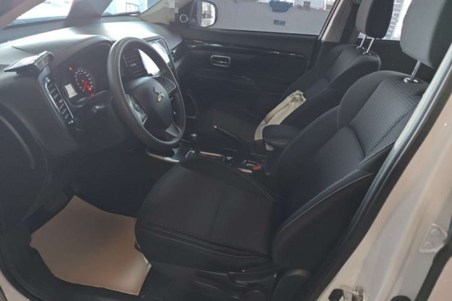 Used Mitsubishi Outlander 2021 Revised Version 2.0L Two-Wheel Drive Comfort Edition 5 Seats Left Front Seat