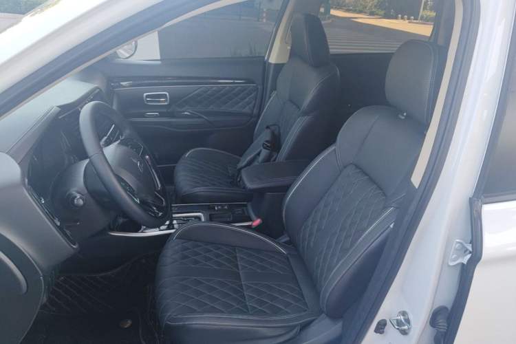 Used Mitsubishi Outlander 2021 2.0L Two-Wheel Drive Comfort Edition 5 Seats Left Front Seat