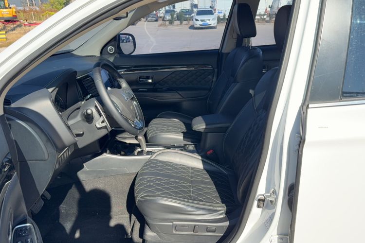 Used Mitsubishi Outlander 2021 2.4L 4x4 Zhi Xiang Edition 7 Seats Left Front Seat
