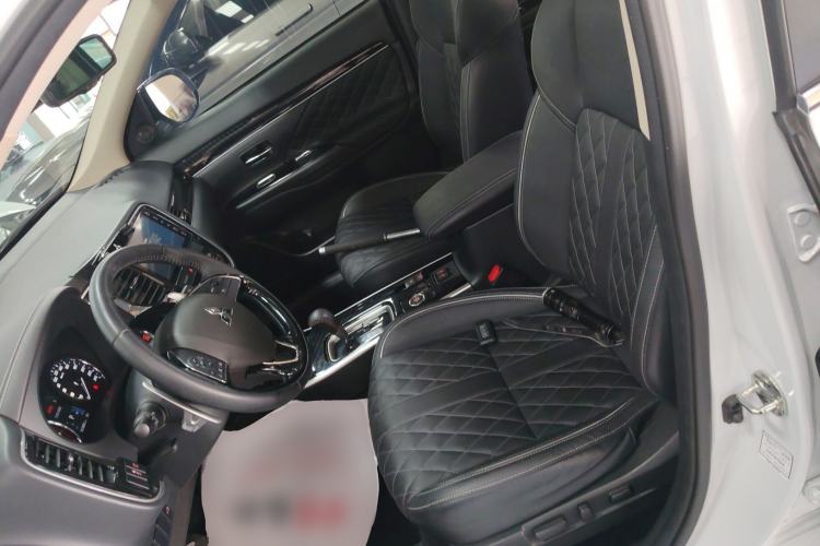 Used Mitsubishi Outlander 2021 2.4L 4x4 Zhi Xiang Edition 7 Seats Left Front Seat