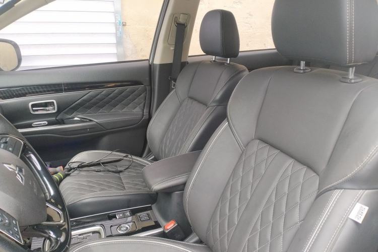 Used Mitsubishi Outlander 2021 2.4L 4x4 Zhi Xiang Edition 7 Seats Left Front Seat
