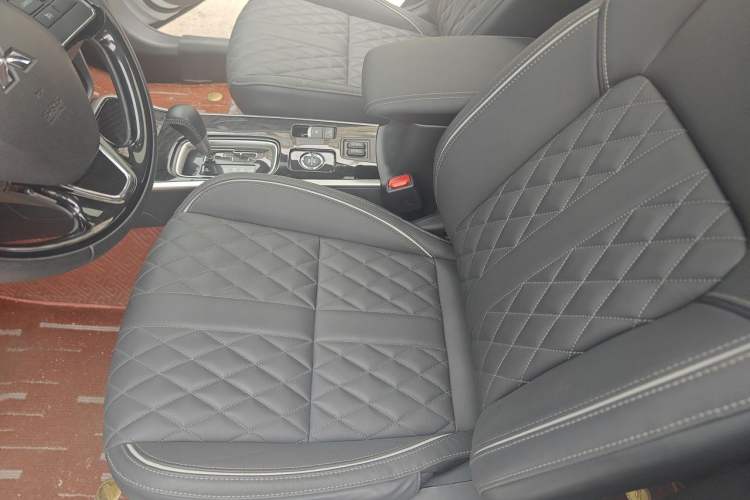 Used Mitsubishi Outlander  Left Front Seat