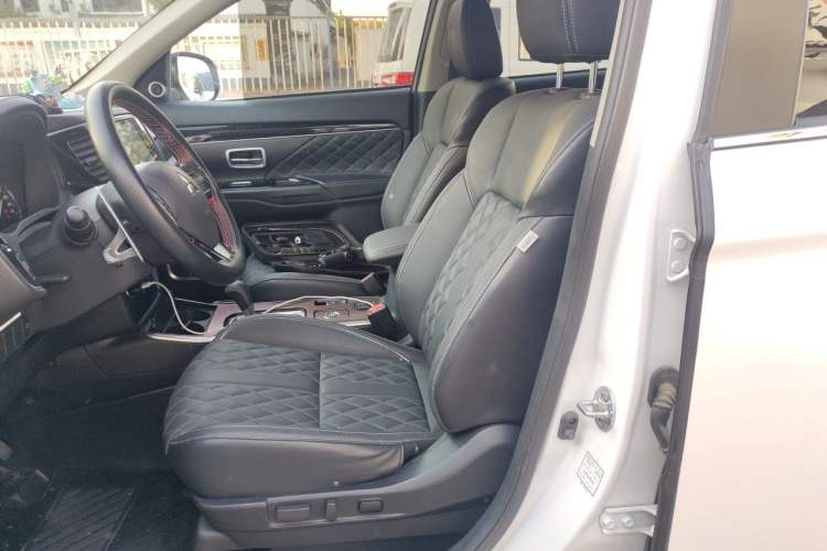 Used Mitsubishi Outlander 2021 2.4L 4x4 Comfort Edition 5 Seats Left Front Seat