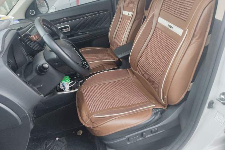 Used Mitsubishi Outlander 2021 2.0L Two-Wheel Drive Comfort Edition 7 Seats Left Front Seat