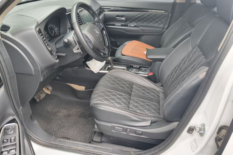 Used Mitsubishi Outlander 2021 2.4L 4x4 Comfort Edition 5 Seats Left Front Seat