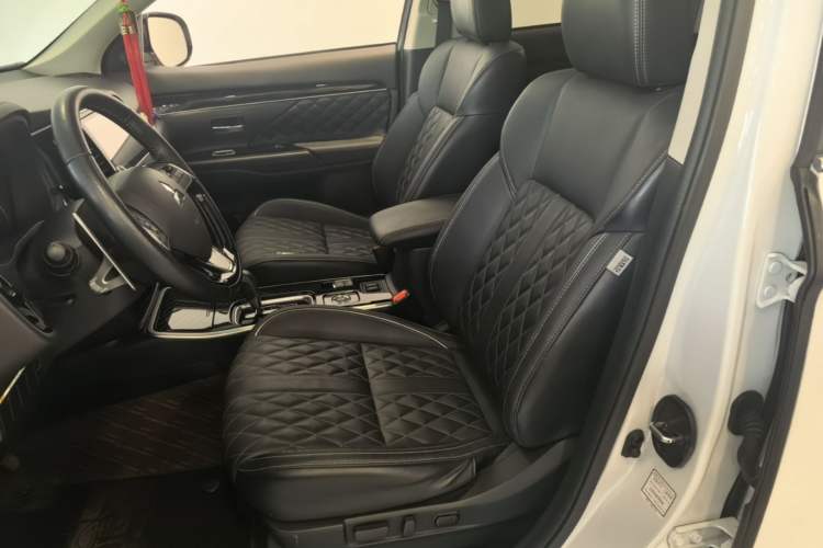 Used Mitsubishi Outlander 2021 2.4L 4x4 Zhi Xiang Edition 7 Seats Left Front Seat