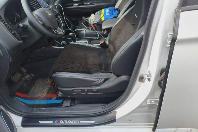 Used Mitsubishi Outlander 2021 Revised Version 2.0L Two-Wheel Drive Enjoyment Edition 5 Seats Left Front Seat