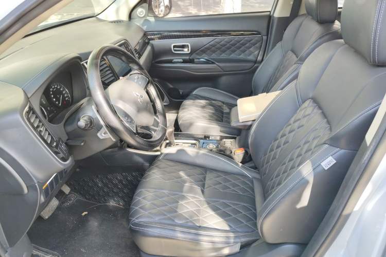 Used Mitsubishi Outlander 2021 2.4L 4x4 Zhi Xiang Edition 7 Seats Left Front Seat