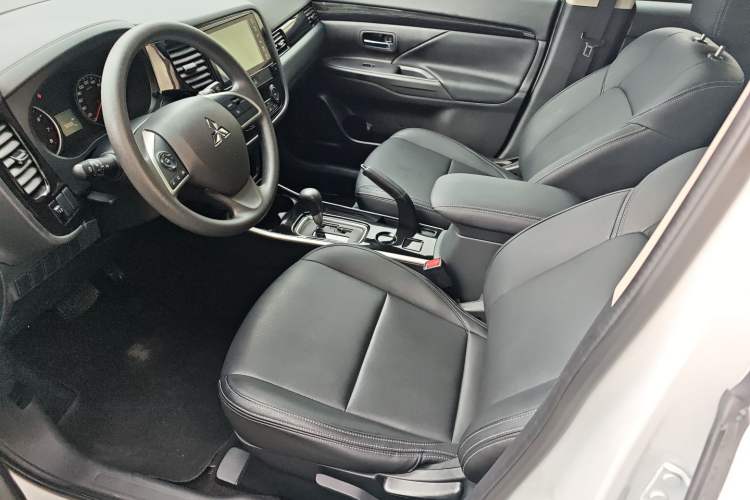 Used Mitsubishi Outlander 2021 Revised Version 2.0L Two-Wheel Drive Comfort Edition 5 Seats Left Front Seat