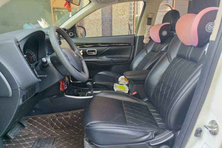 Used Mitsubishi Outlander 2021 2.0L Two-Wheel Drive Comfort Edition 5 Seats Left Front Seat