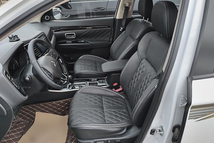 Used Mitsubishi Outlander 2021 Revised Version 2.0L Two-Wheel Drive Comfort Edition 7 Seats Left Front Seat