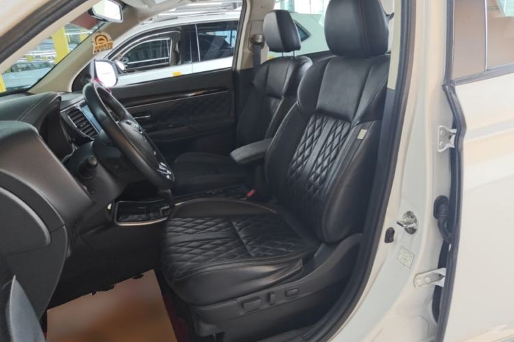 Used Mitsubishi Outlander 2021 2.0L Two-Wheel Drive Comfort Edition 5 Seats Left Front Seat