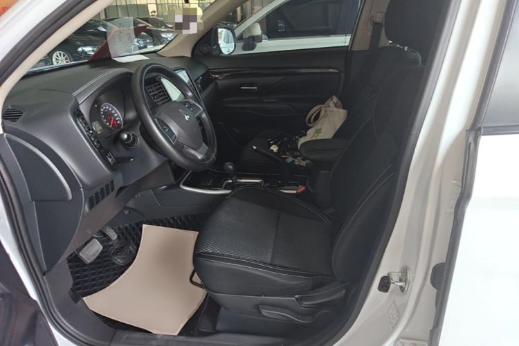 Used Mitsubishi Outlander 2021 2.0L Two-Wheel Drive Comfort Edition 5 Seats Left Front Seat