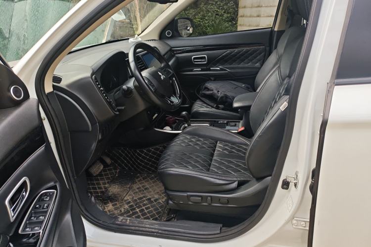 Used Mitsubishi Outlander 2021 2.0L Two-Wheel Drive Comfort Edition 7 Seats Left Front Seat