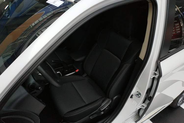 Used Mitsubishi Outlander 2021 Revised Version 2.0L Two-Wheel Drive Comfort Edition 5 Seats Left Front Seat