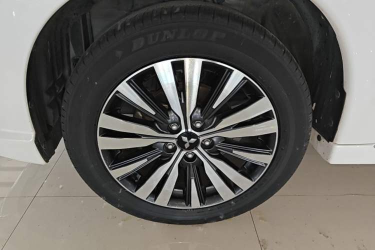 Used Mitsubishi Outlander 2021 2.0L Two-Wheel Drive Comfort Edition 5 Seats Left Front Wheel Hub