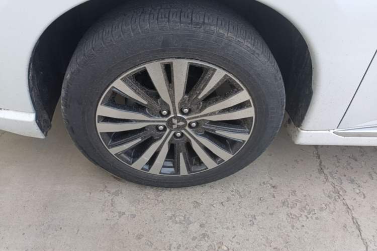 Used Mitsubishi Outlander 2021 2.0L Two-Wheel Drive Comfort Edition 7 Seats Left Front Wheel Hub