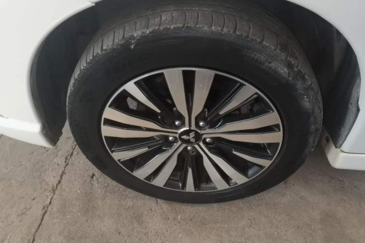 Used Mitsubishi Outlander 2021 Revised Version 2.0L Two-Wheel Drive Enjoyment Edition 5 Seats Left Front Wheel Hub