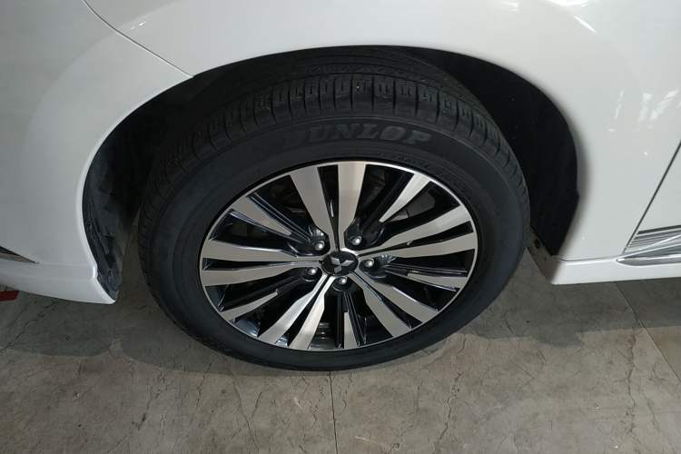 Used Mitsubishi Outlander 2021 Revised Version 2.0L Two-Wheel Drive Enjoyment Edition 5 Seats Left Front Wheel Hub