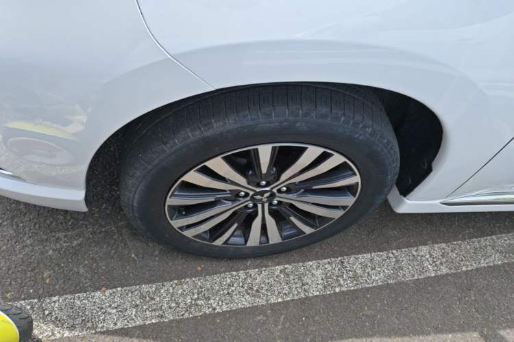 Used Mitsubishi Outlander 2021 Revised Version 2.0L Two-Wheel Drive Comfort Edition 5 Seats Left Front Wheel Hub