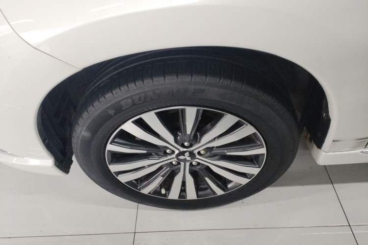 Used Mitsubishi Outlander 2021 Revised Version 2.0L Two-Wheel Drive Comfort Edition 5 Seats Left Front Wheel Hub