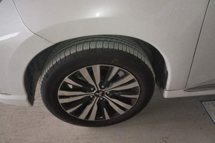 Used Mitsubishi Outlander 2021 2.0L Two-Wheel Drive Comfort Edition 5 Seats Left Front Wheel Hub