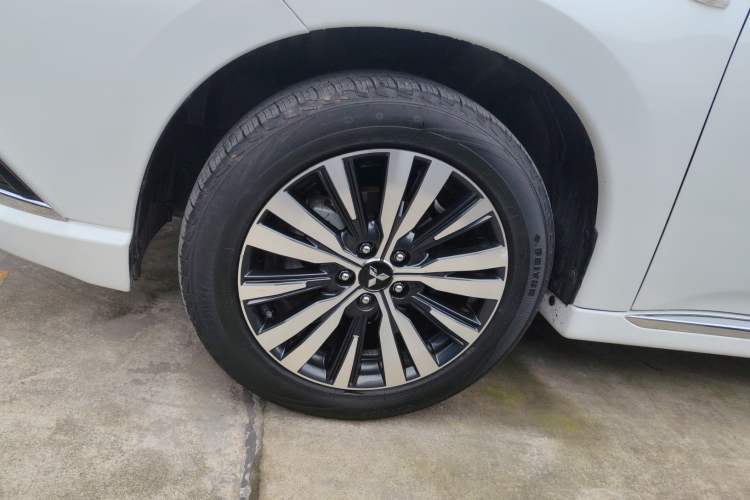 Used Mitsubishi Outlander 2021 Revised Version 2.0L Two-Wheel Drive Comfort Edition 5 Seats Left Front Wheel Hub