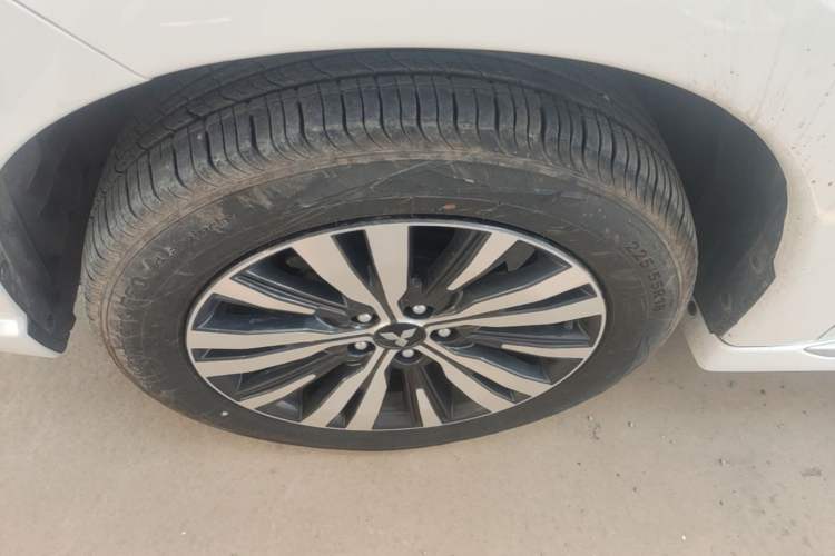 Used Mitsubishi Outlander 2021 2.0L Two-Wheel Drive Comfort Edition 5 Seats Left Front Wheel Hub