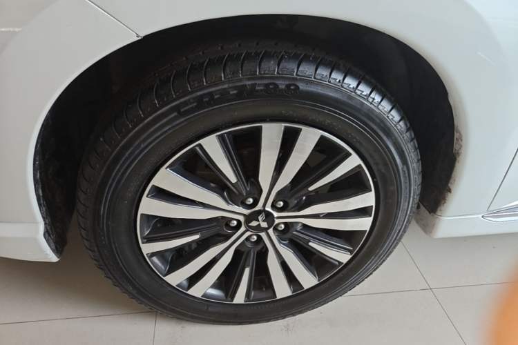 Used Mitsubishi Outlander 2021 2.0L Two-Wheel Drive Comfort Edition 5 Seats Left Front Wheel Hub