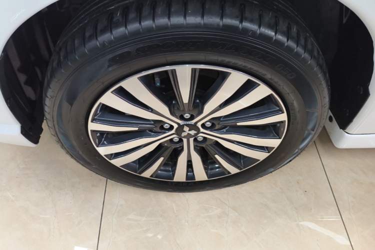 Used Mitsubishi Outlander 2021 2.4L 4x4 Zhi Xiang Edition 7 Seats Left Front Wheel Hub