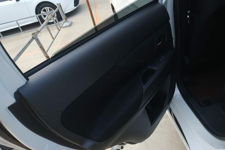 Used Mitsubishi Outlander 2021 Revised Version 2.0L Two-Wheel Drive Comfort Edition 5 Seats Left Rear Door Interior