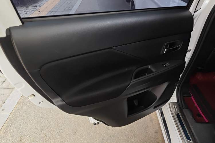 Used Mitsubishi Outlander 2021 Revised Version 2.0L Two-Wheel Drive Comfort Edition 5 Seats Left Rear Door Interior