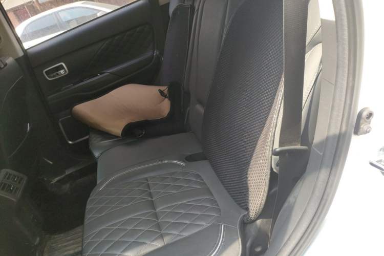 Used Mitsubishi Outlander 2021 2.0L Two-Wheel Drive Comfort Edition 7 Seats Left Rear Seat