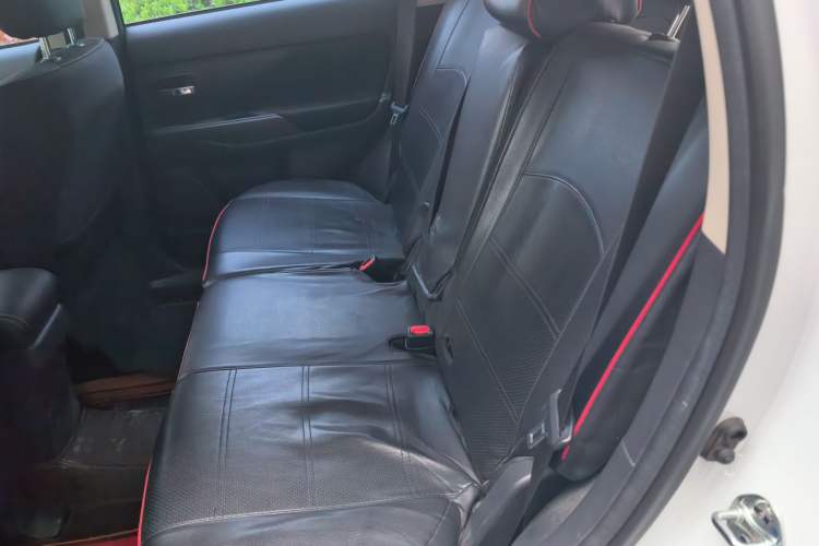 Used Mitsubishi Outlander 2021 2.0L Two-Wheel Drive Comfort Edition 5 Seats Left Rear Seat