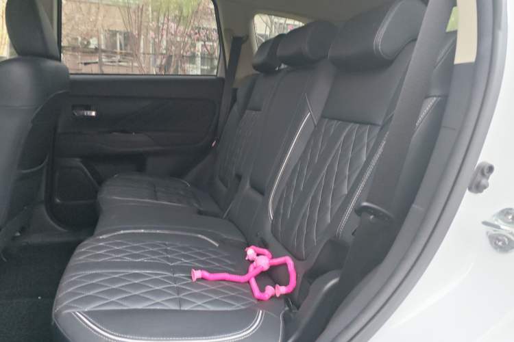 Used Mitsubishi Outlander 2021 2.4L 4x4 Comfort Edition 5 Seats Left Rear Seat