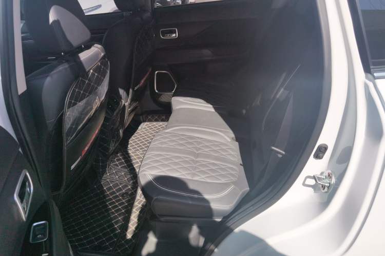 Used Mitsubishi Outlander 2021 2.4L 4x4 DynaDrive Edition 5 Seats Left Rear Seat