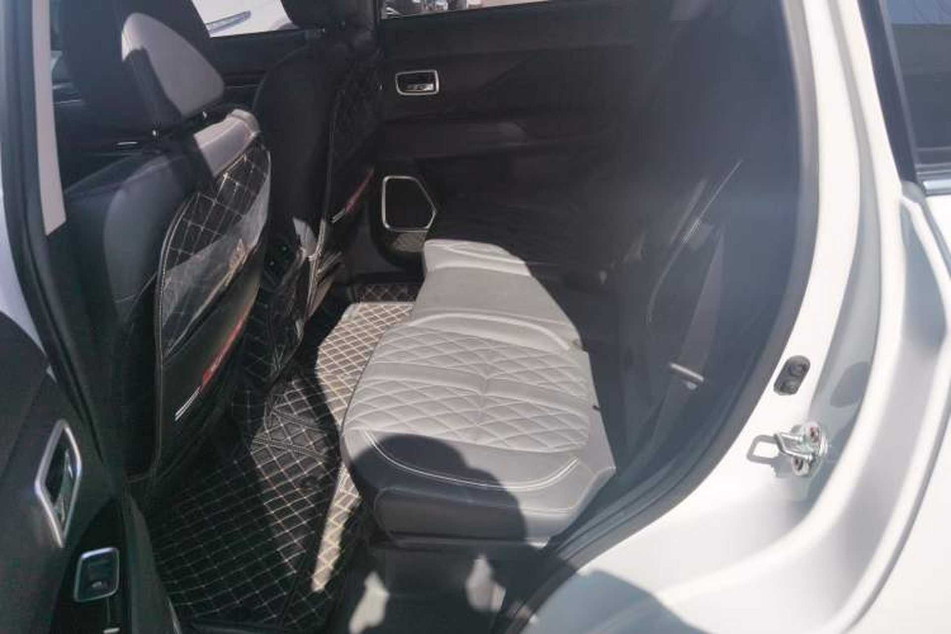 Used Mitsubishi Outlander 2021 2.4L 4x4 DynaDrive Edition 5 Seats Left Rear Seat