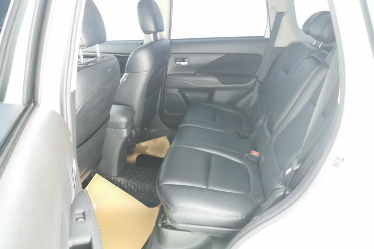 Used Mitsubishi Outlander 2021 Revised Version 2.0L Two-Wheel Drive Comfort Edition 5 Seats Left Rear Seat