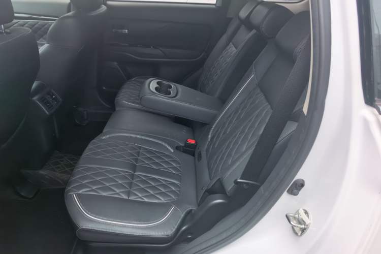 Used Mitsubishi Outlander 2021 2.4L 4x4 Zhi Xiang Edition 7 Seats Left Rear Seat