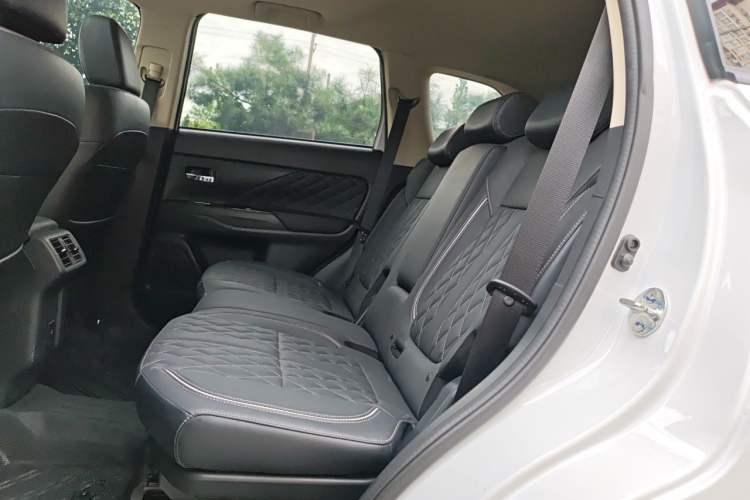 Used Mitsubishi Outlander 2021 2.0L Two-Wheel Drive Comfort Edition 5 Seats Left Rear Seat