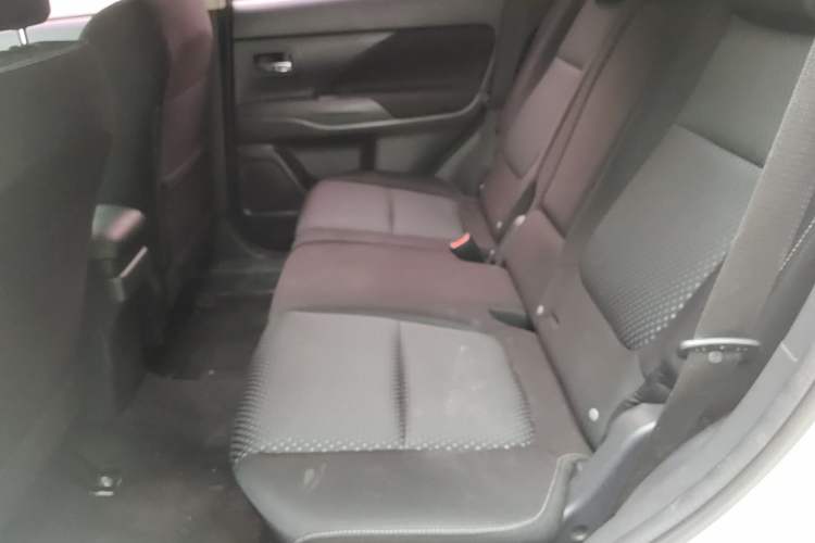 Used Mitsubishi Outlander 2021 2.0L Two-Wheel Drive Comfort Edition 5 Seats Left Rear Seat