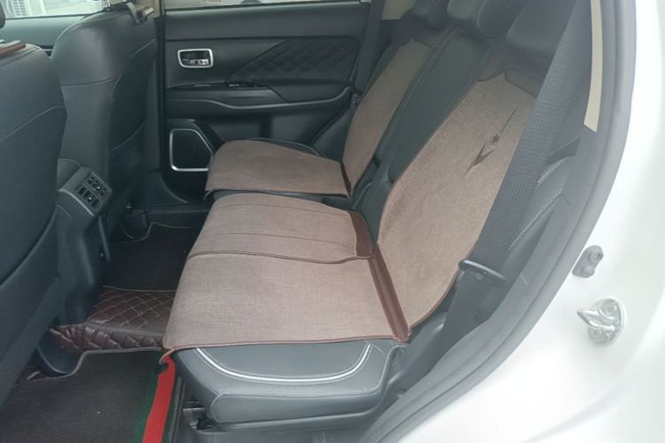 Used Mitsubishi Outlander 2021 2.0L Two-Wheel Drive Comfort Edition 7 Seats Left Rear Seat