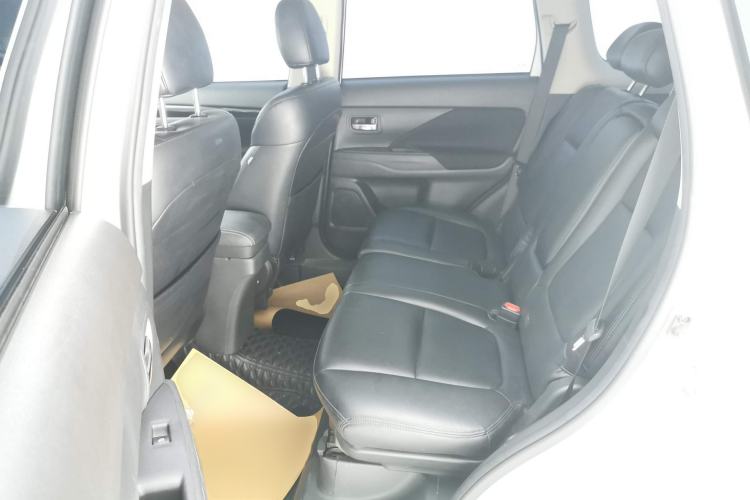 Used Mitsubishi Outlander 2021 Revised Version 2.0L Two-Wheel Drive Comfort Edition 5 Seats Left Rear Seat