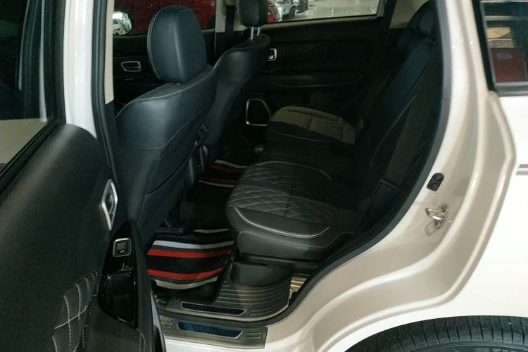 Used Mitsubishi Outlander 2021 Revised Version 2.0L Two-Wheel Drive Enjoyment Edition 5 Seats Left Rear Seat