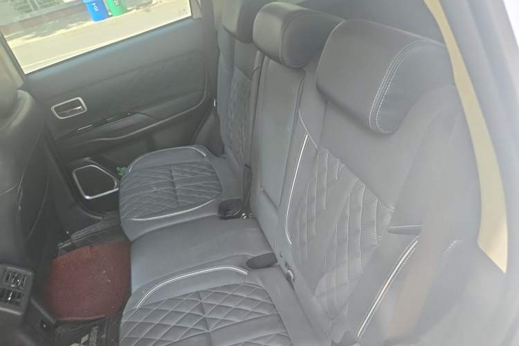 Used Mitsubishi Outlander 2021 Revised Version 2.0L Two-Wheel Drive Enjoyment Edition 5 Seats Left Rear Seat