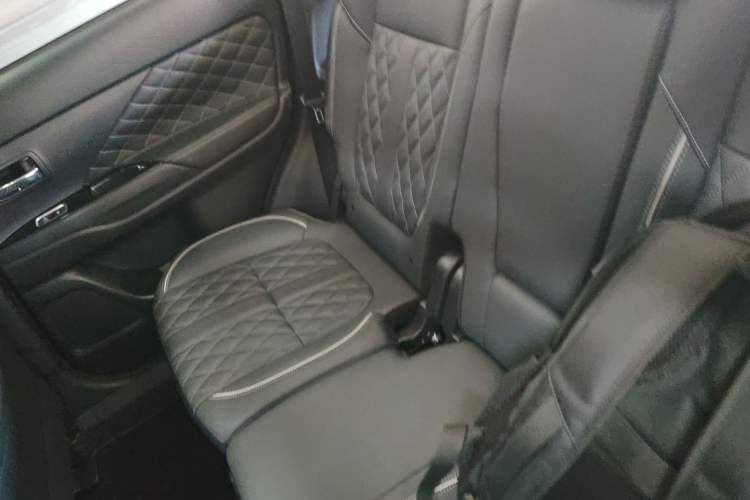 Used Mitsubishi Outlander 2021 2.4L 4x4 Zhi Xiang Edition 7 Seats Left Rear Seat