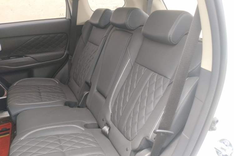 Used Mitsubishi Outlander 2021 2.4L 4x4 Zhi Xiang Edition 7 Seats Left Rear Seat